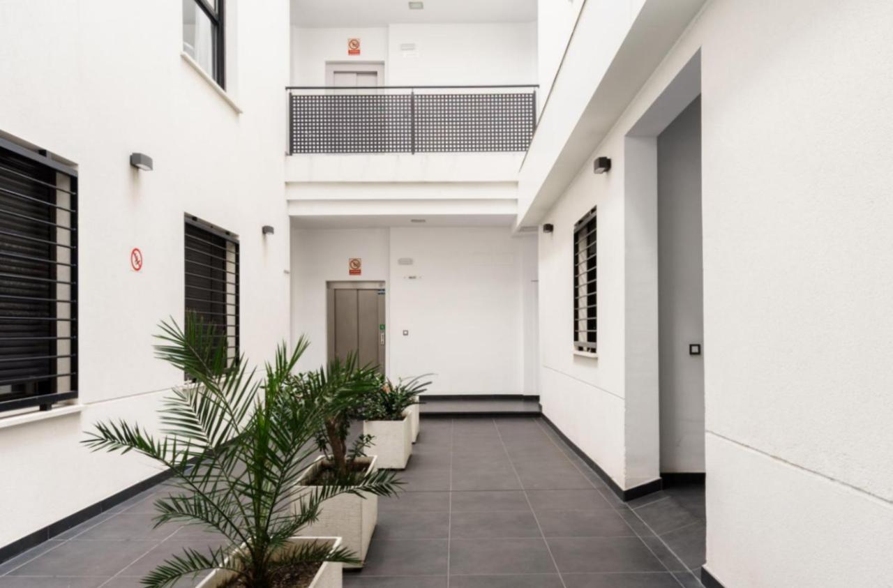 Family Apartment Patio&Swimming Pool In Center マラガ エクステリア 写真